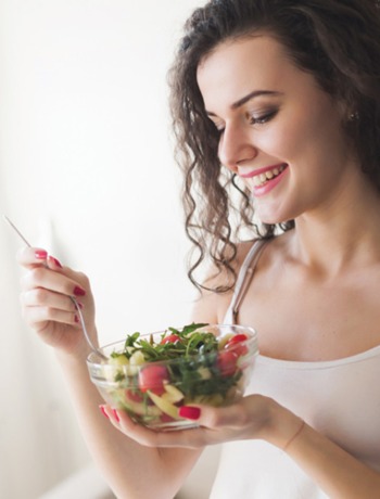 bnb_woman-eating-salad_nd300_77_web